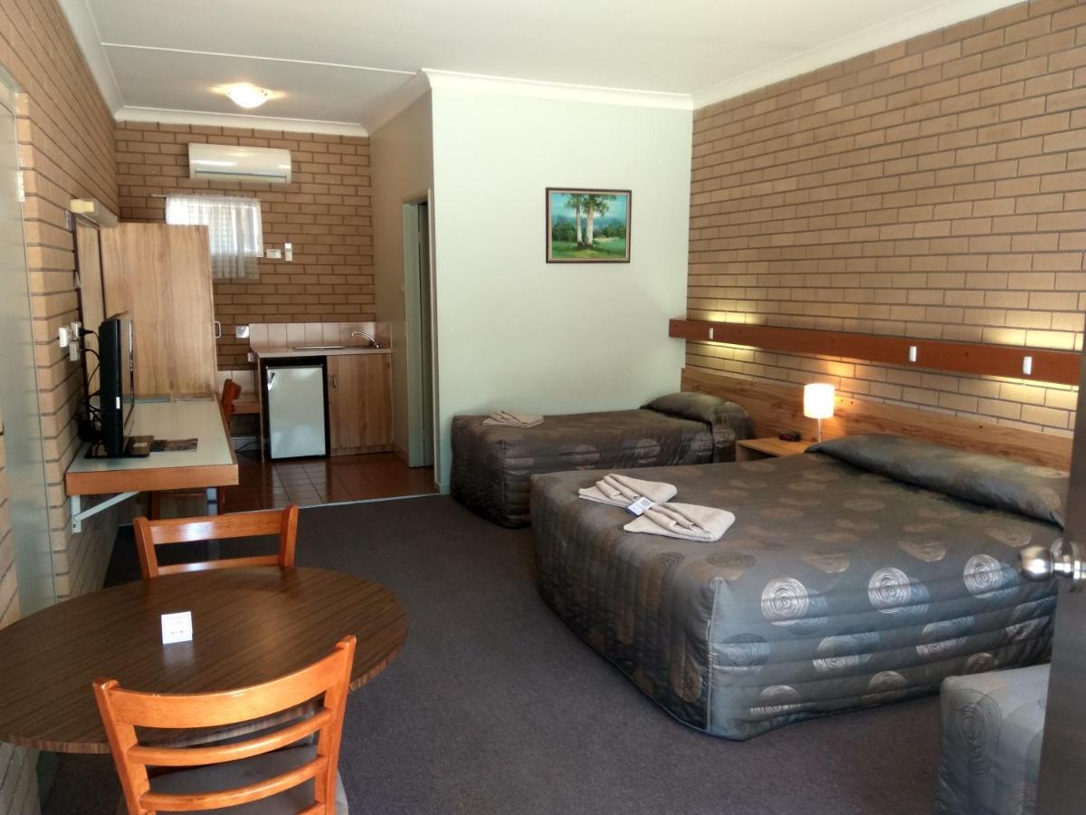 Holbrook Town Centre Motor Inn Exteriér fotografie