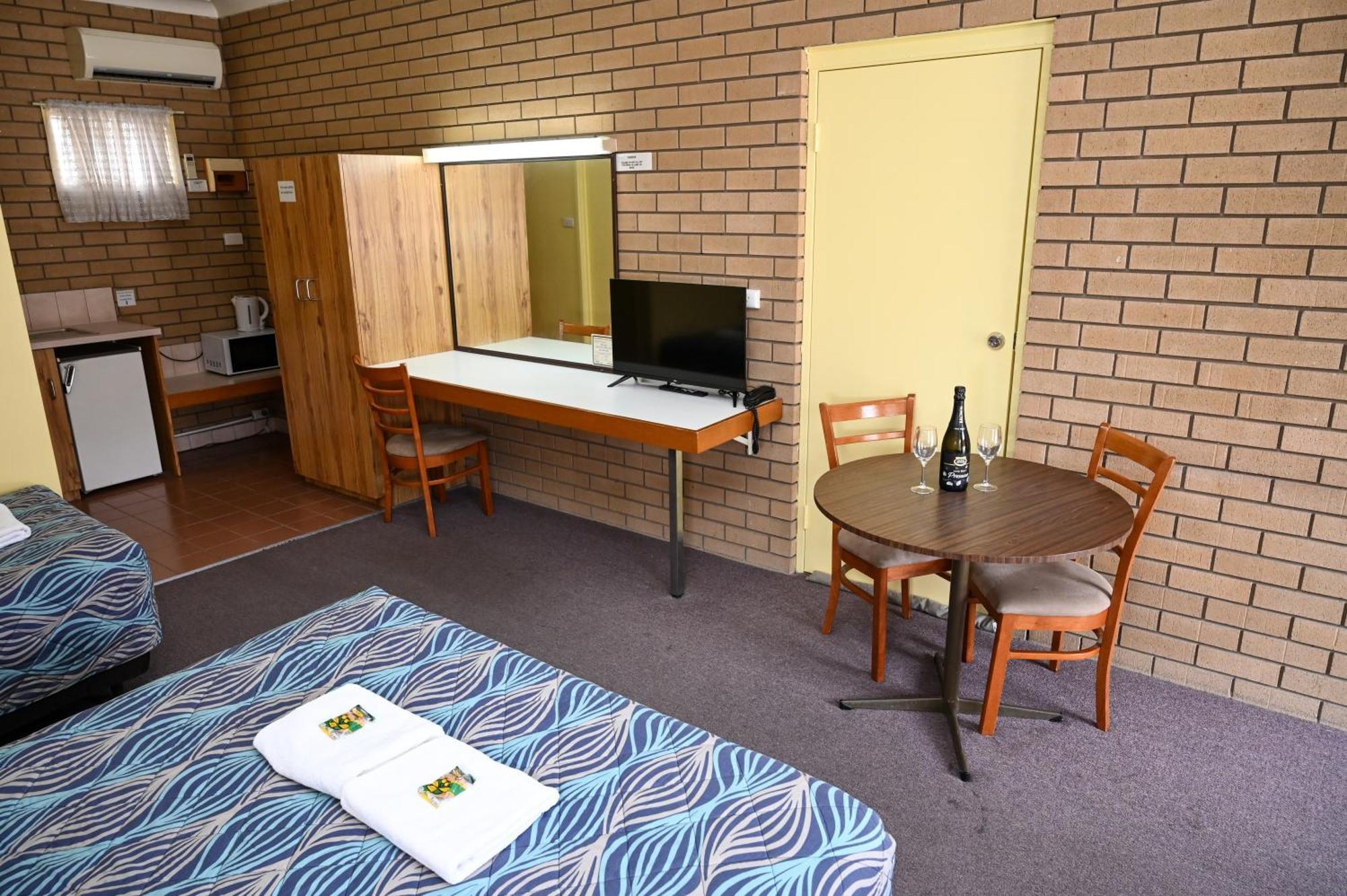 Holbrook Town Centre Motor Inn Exteriér fotografie